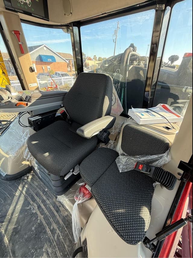 Image of Massey Ferguson 530R equipment image 3