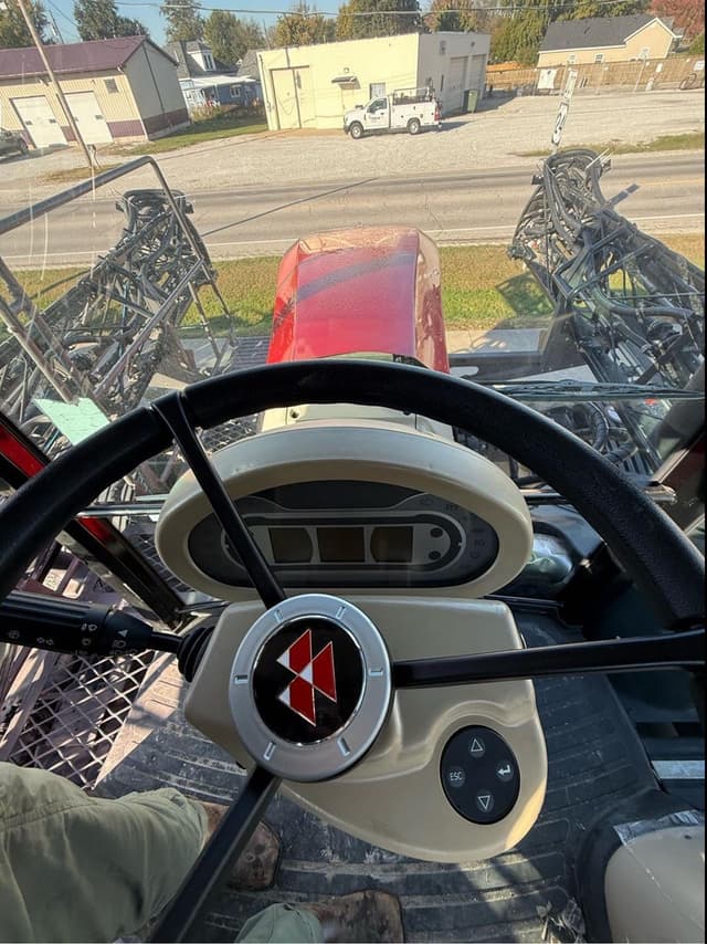 Image of Massey Ferguson 530R equipment image 4