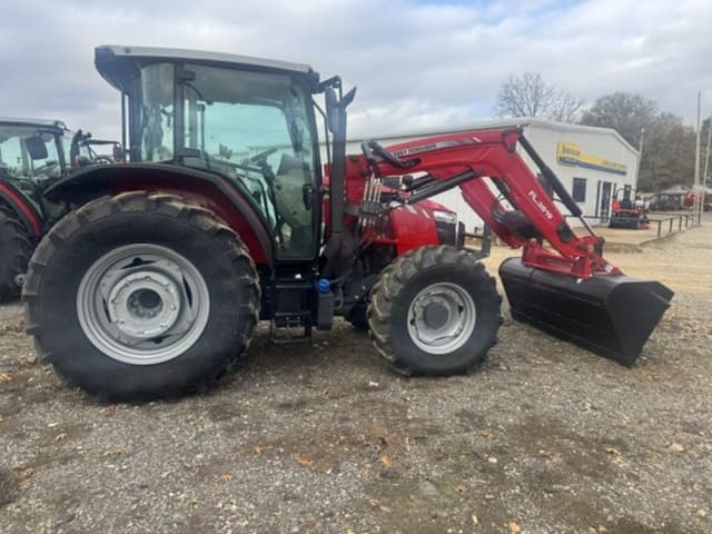 Image of Massey Ferguson 5711D equipment image 2
