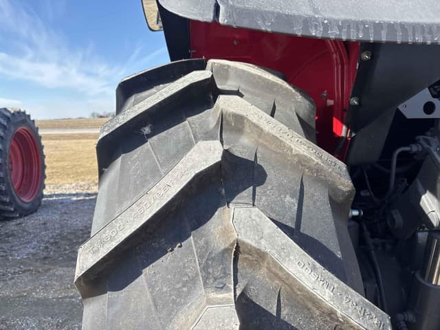 Image of Massey Ferguson 5711 equipment image 3