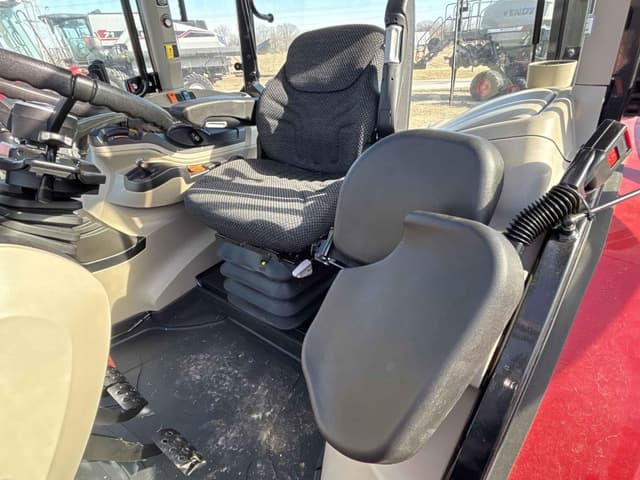 Image of Massey Ferguson 5711 equipment image 2