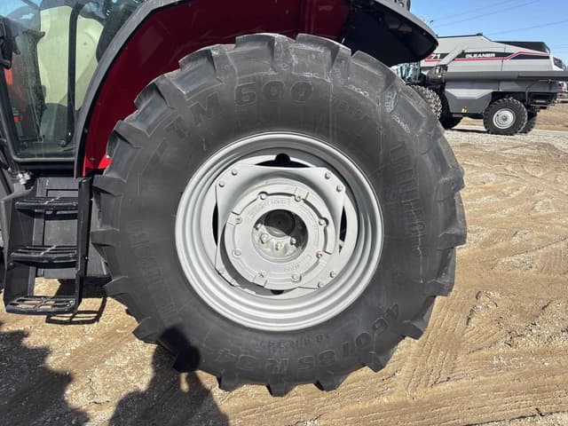 Image of Massey Ferguson 5711 equipment image 4