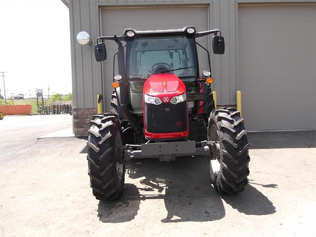 Image of Massey Ferguson 5711 equipment image 2