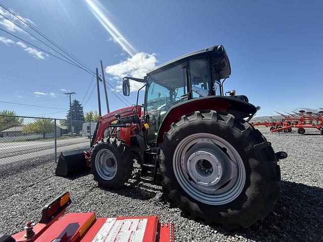 Image of Massey Ferguson 5711 equipment image 2
