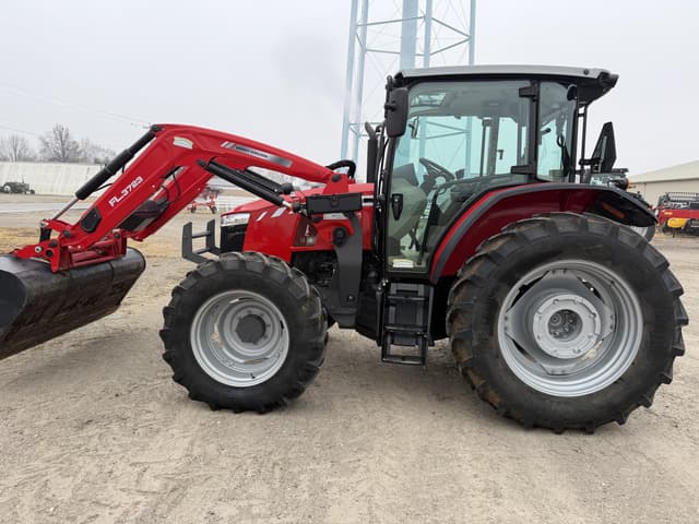 Image of Massey Ferguson 5711 equipment image 1