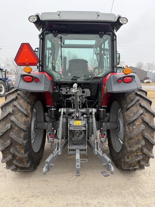 Image of Massey Ferguson 5711 equipment image 3