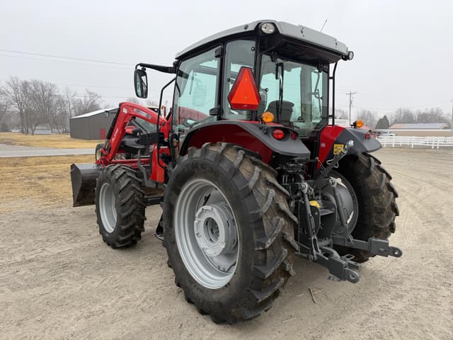 Image of Massey Ferguson 5711 equipment image 2