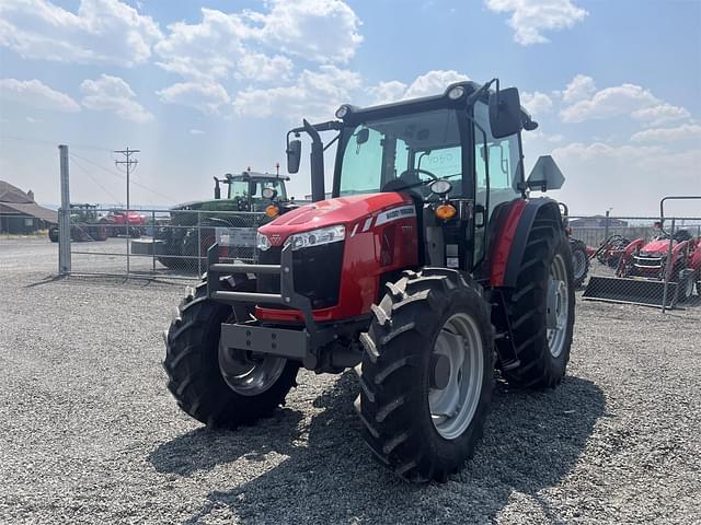 Image of Massey Ferguson 5711 equipment image 2