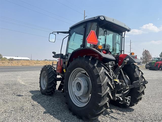 Image of Massey Ferguson 5711 equipment image 3