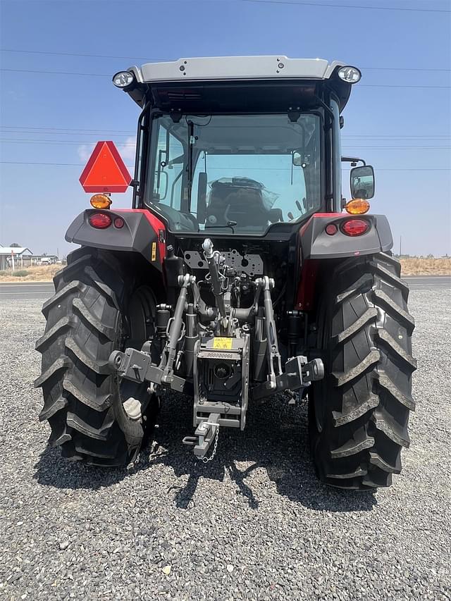 Image of Massey Ferguson 5711 equipment image 4