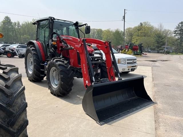 Image of Massey Ferguson 5711 equipment image 1