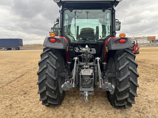 Image of Massey Ferguson 5711 equipment image 3
