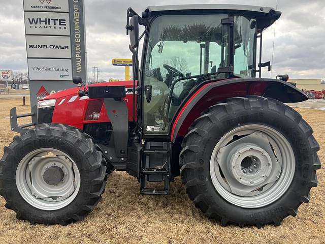 Image of Massey Ferguson 5711 equipment image 1
