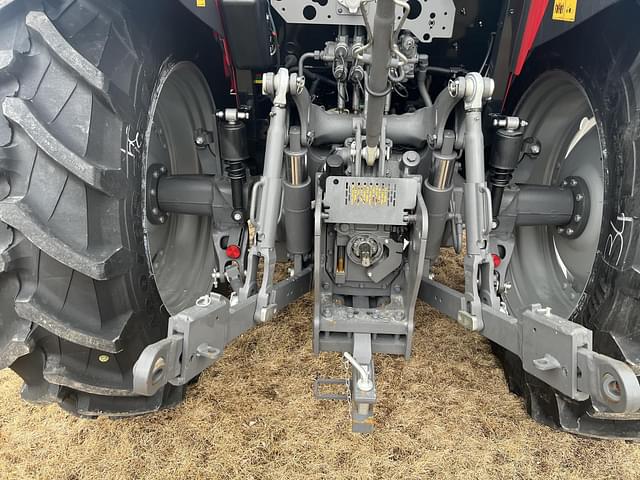 Image of Massey Ferguson 5711 equipment image 4