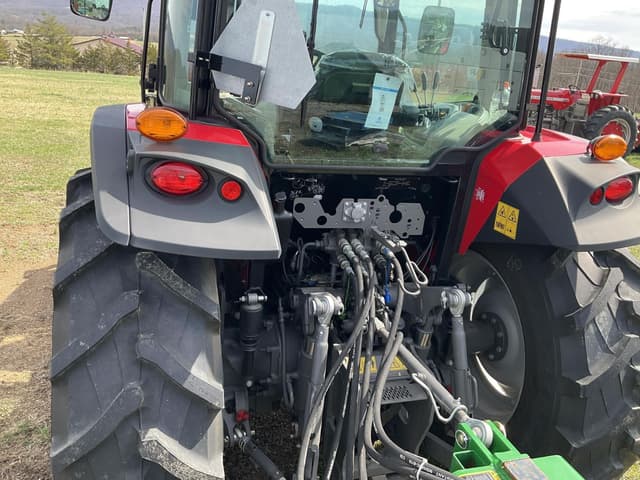 Image of Massey Ferguson 5711 equipment image 4