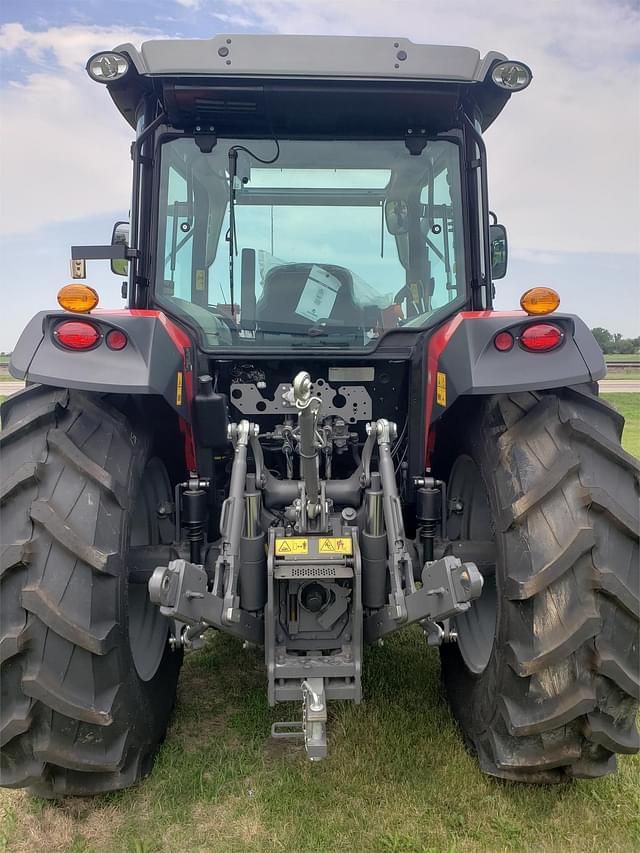 Image of Massey Ferguson 5711 equipment image 2