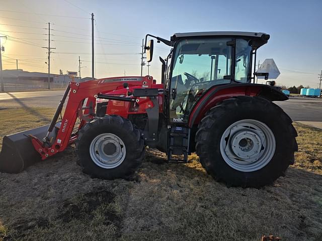 Image of Massey Ferguson 5711 equipment image 2