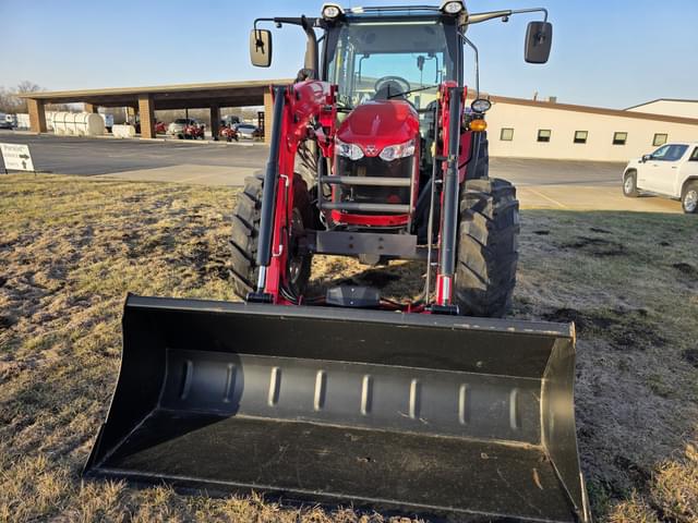 Image of Massey Ferguson 5711 equipment image 3