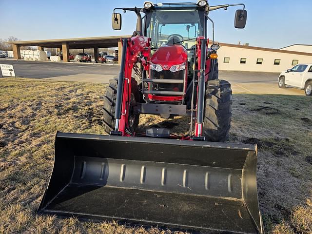 Image of Massey Ferguson 5711 equipment image 3