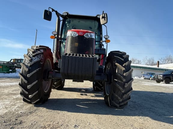 Image of Massey Ferguson 5711 equipment image 4