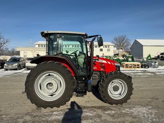 Image of Massey Ferguson 5711 equipment image 2
