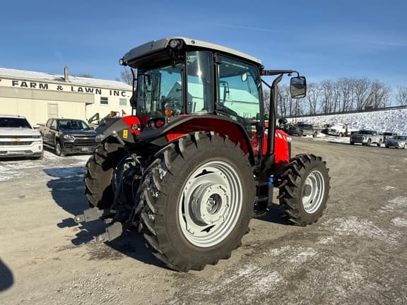 Image of Massey Ferguson 5711 equipment image 3