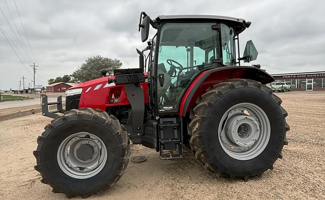 Image of Massey Ferguson 5711D equipment image 1