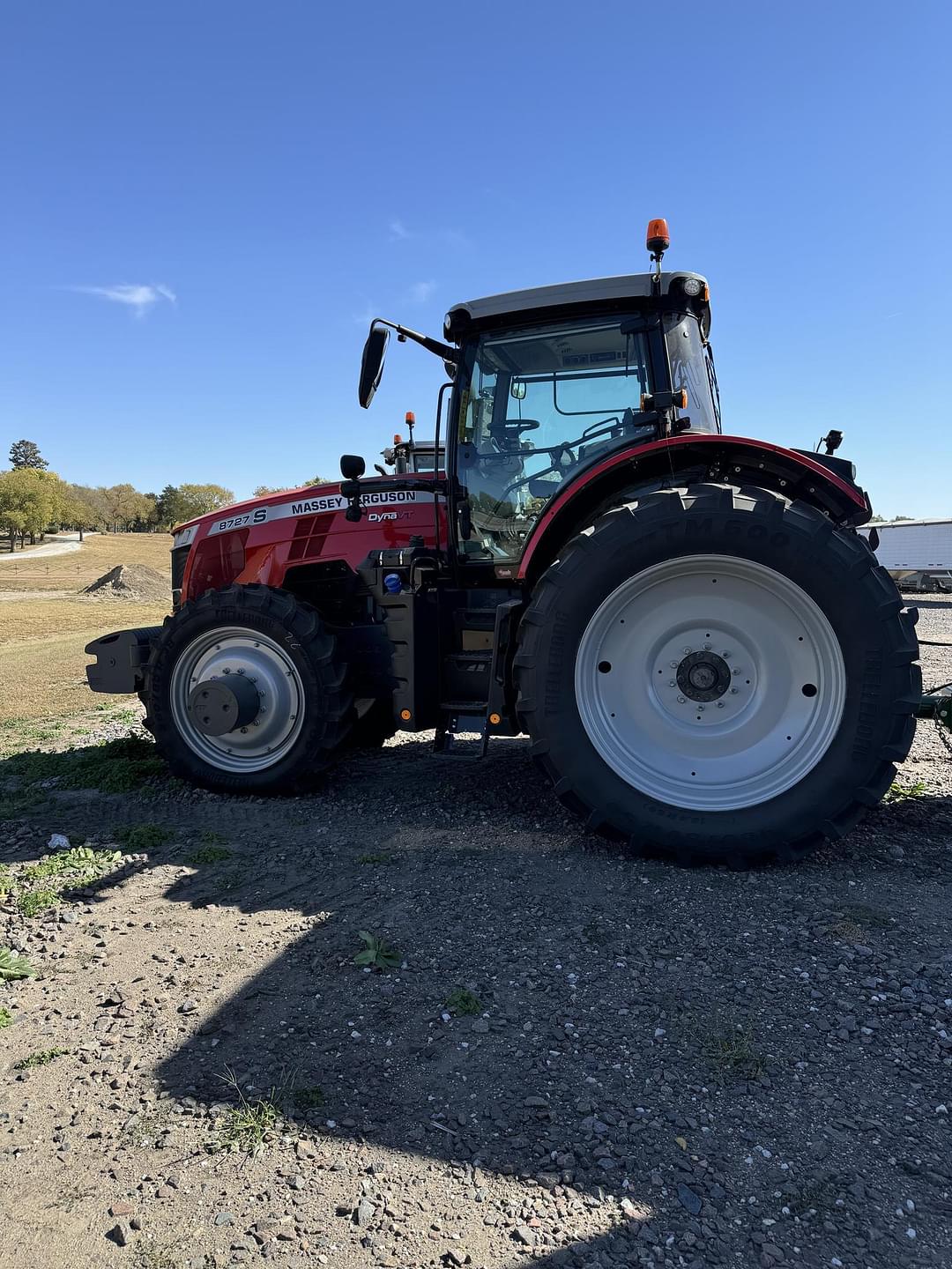 Image of Massey Ferguson 8727S Image 1