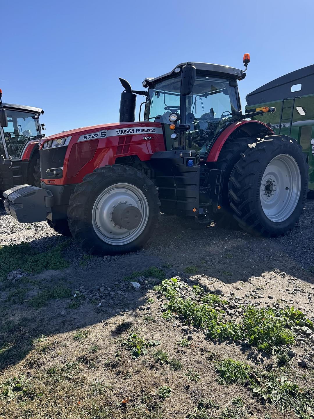 Image of Massey Ferguson 8727S Image 0