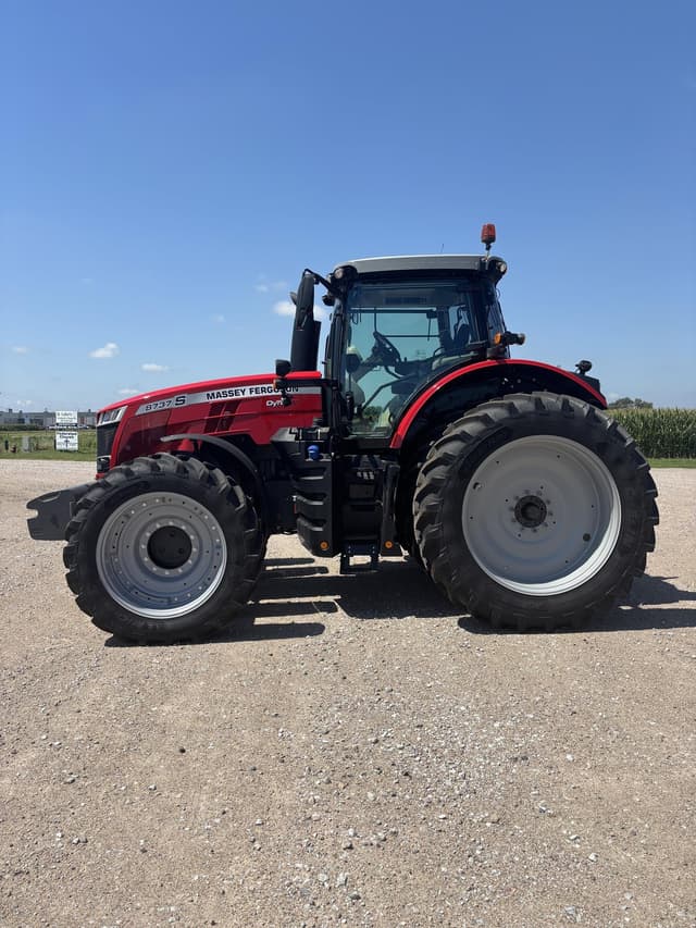 Image of Massey Ferguson 8737S equipment image 2