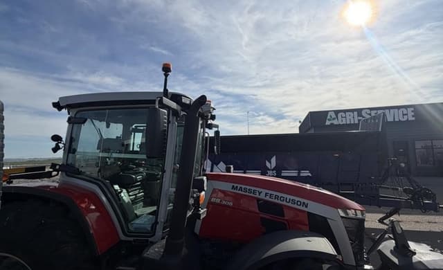 Image of Massey Ferguson 8S.305 equipment image 2