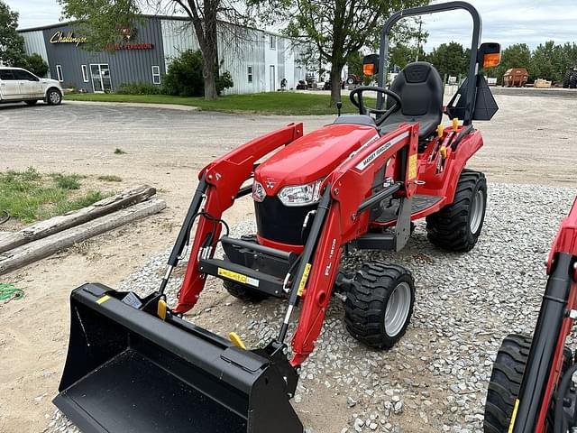 Image of Massey Ferguson GC1723 equipment image 1