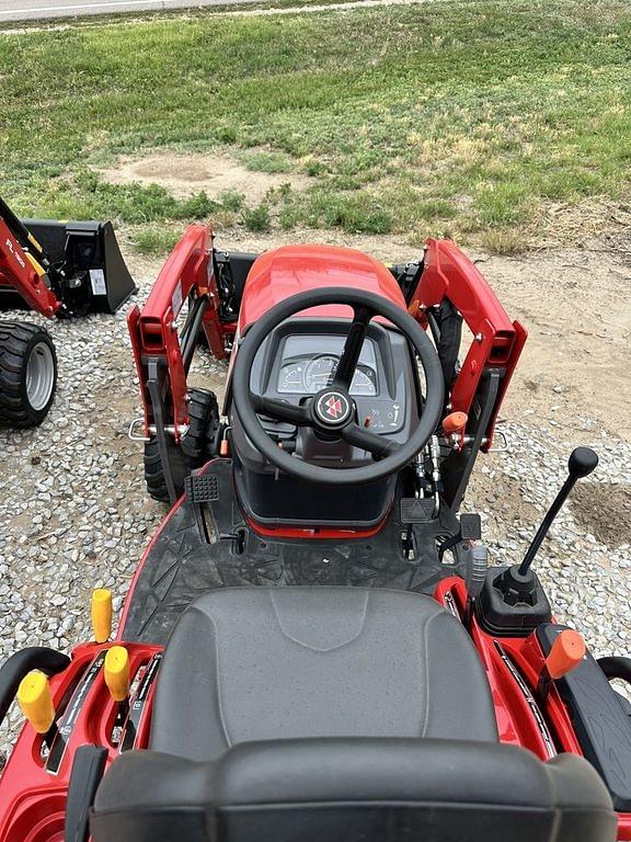 Image of Massey Ferguson GC1723 equipment image 4