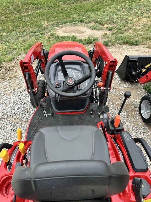 Image of Massey Ferguson GC1723 equipment image 3