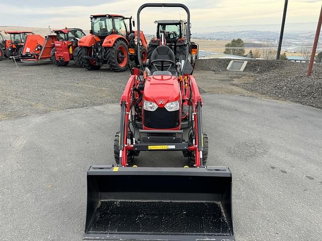 Image of Massey Ferguson GC1725M equipment image 4