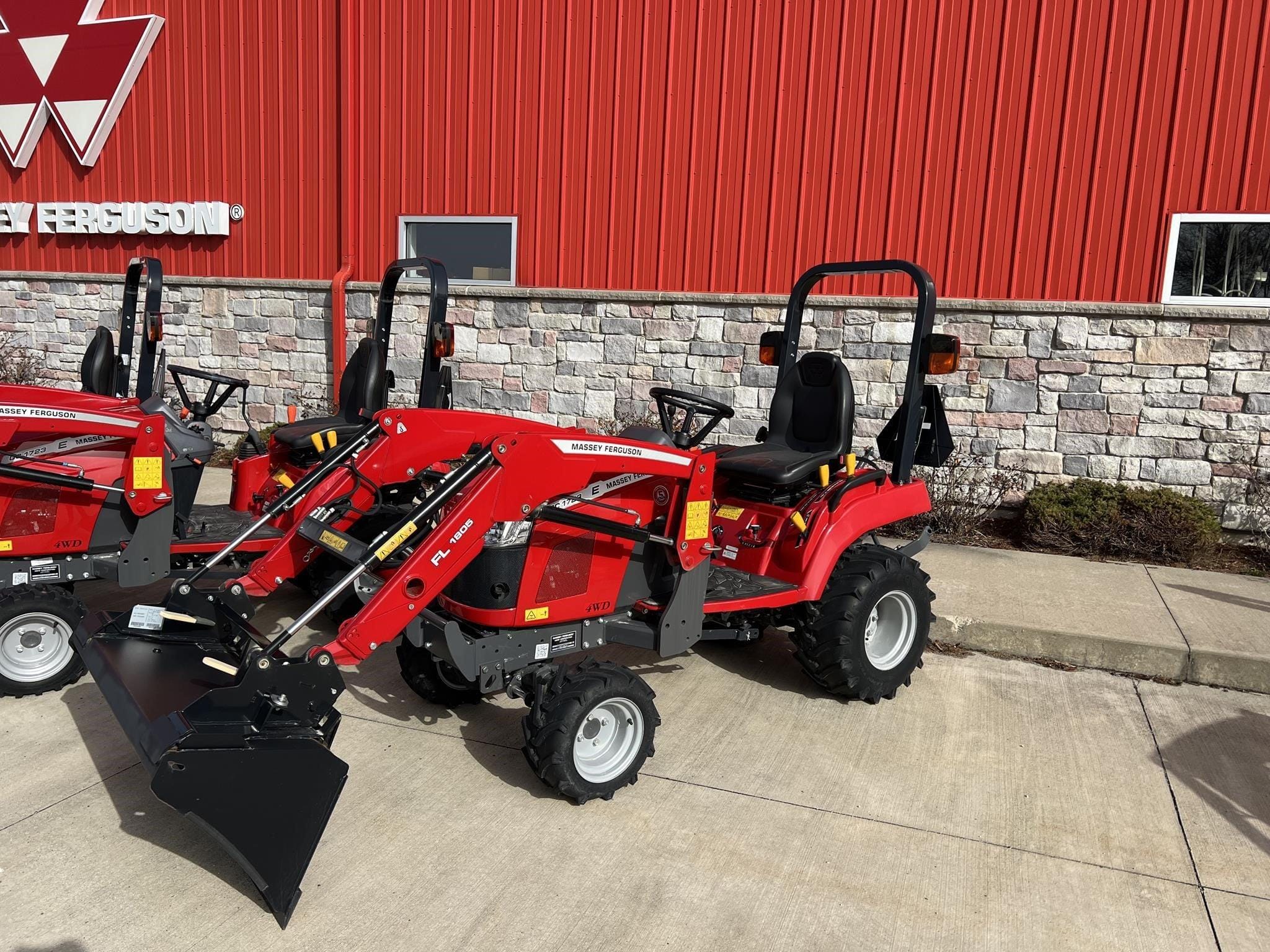 Main image Massey Ferguson GC1723E