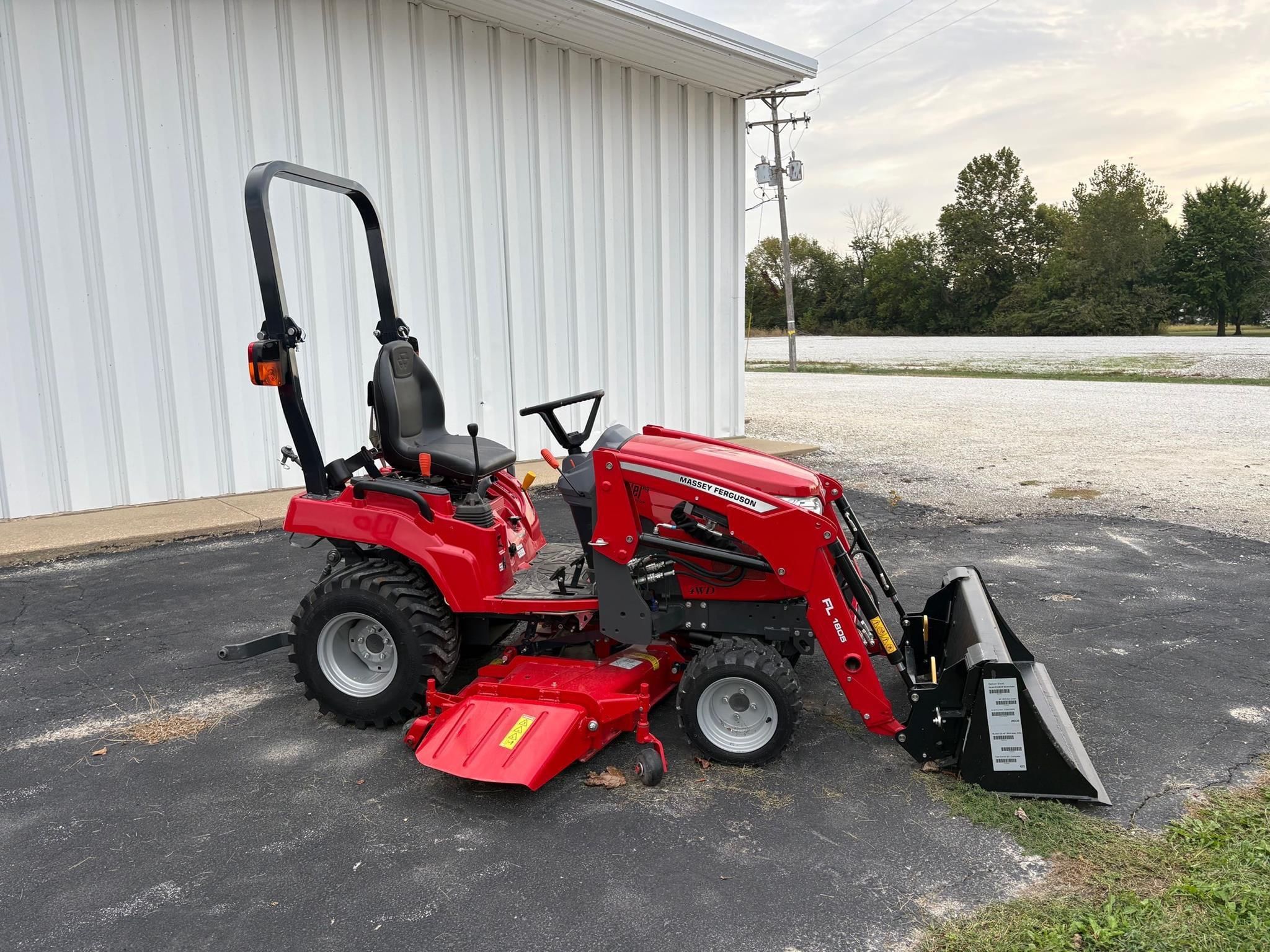 2024 Massey Ferguson GC1723E Equipment Image0