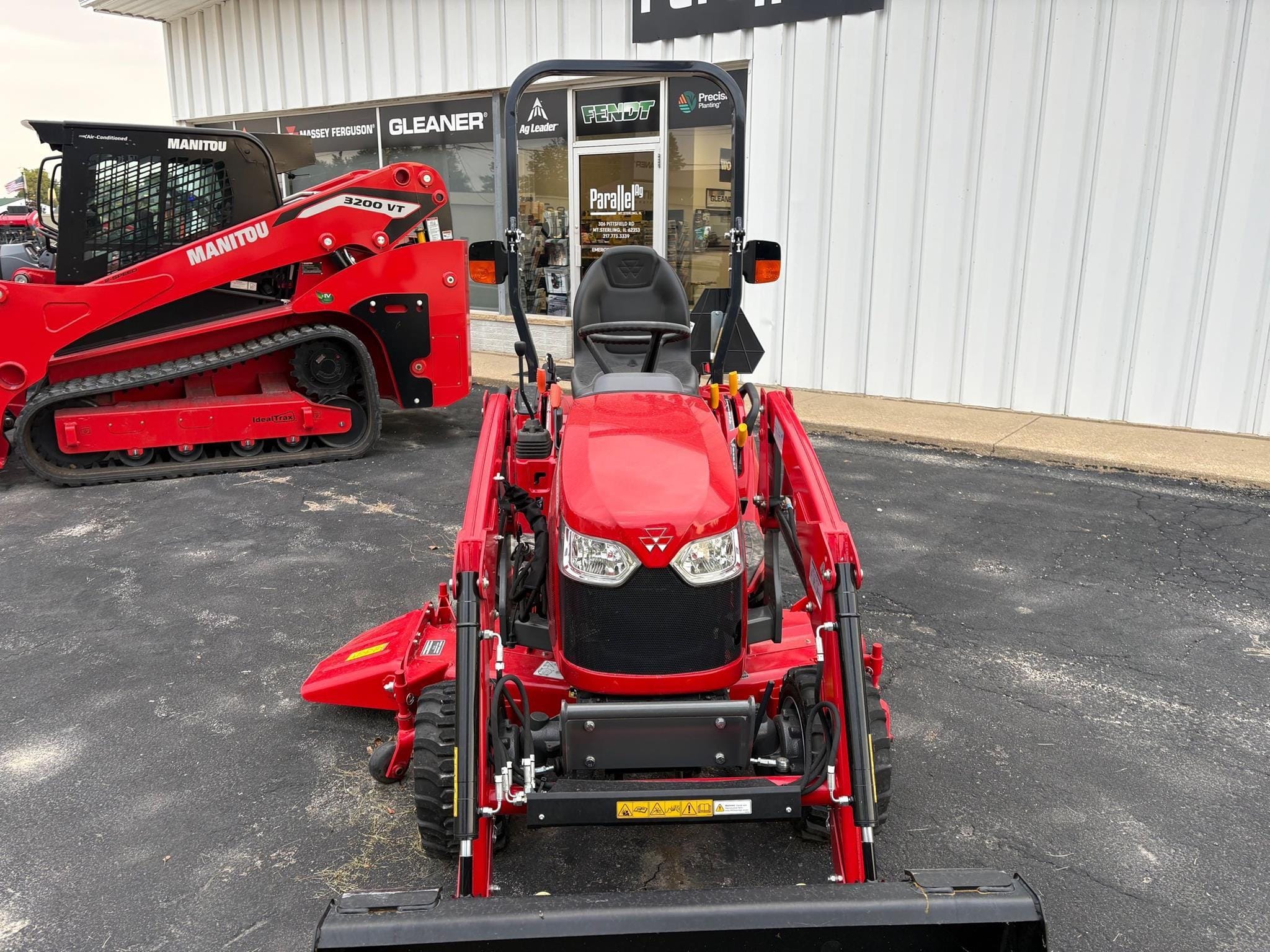2024 Massey Ferguson GC1723E Equipment Image0