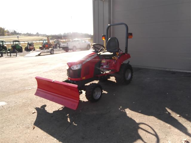 Image of Massey Ferguson GC1723E equipment image 2