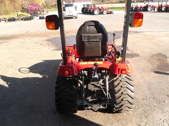 Image of Massey Ferguson GC1723E equipment image 4