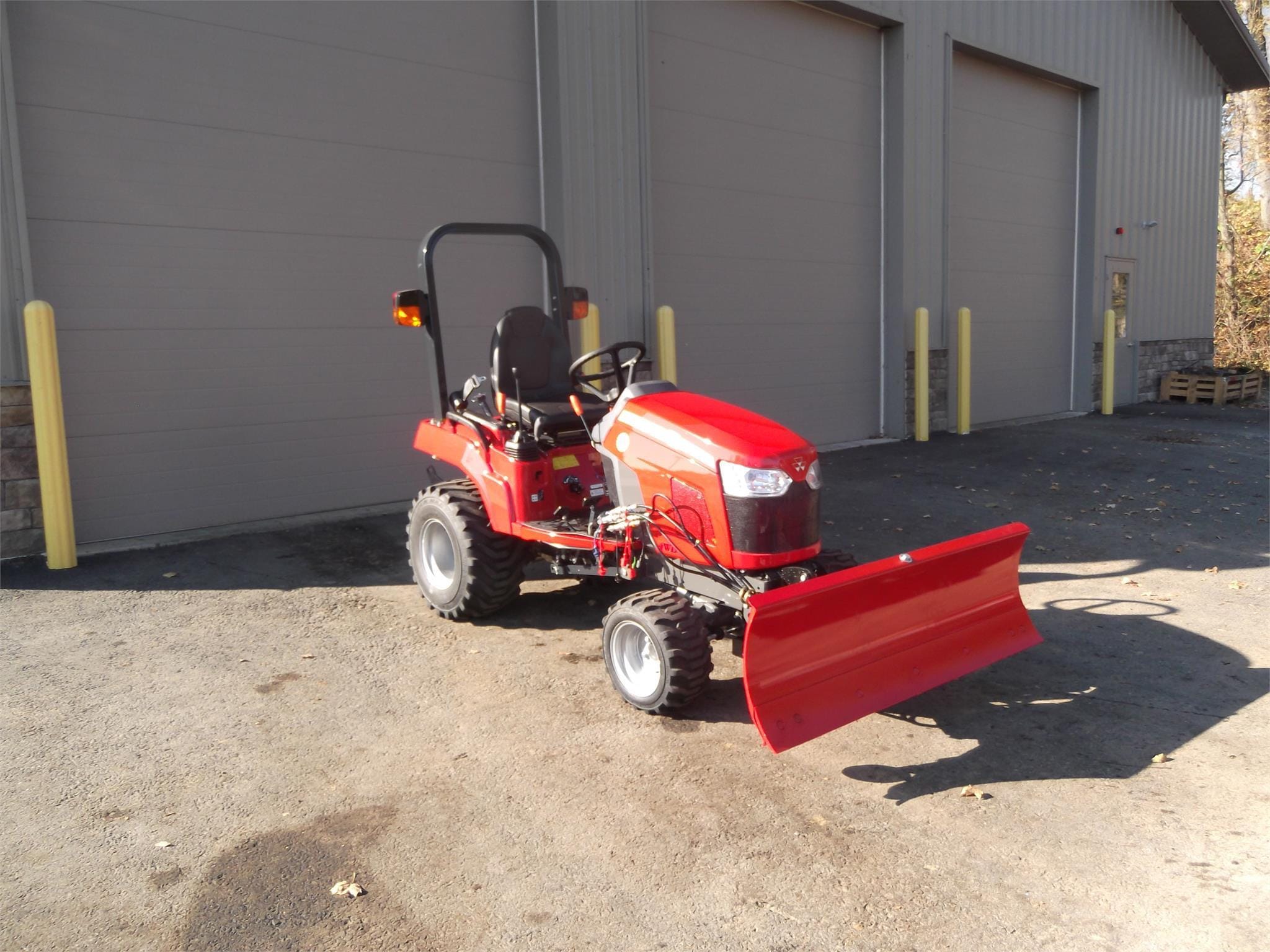 2024 Massey Ferguson GC1723E Equipment Image0