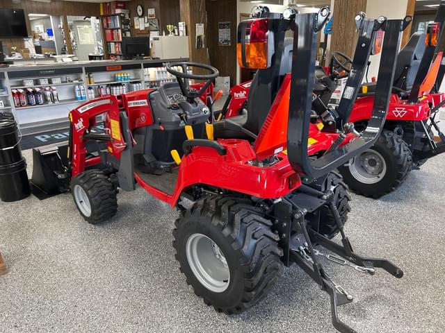 Image of Massey Ferguson GC1723E equipment image 4