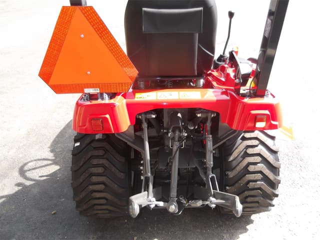 Image of Massey Ferguson GC1723E equipment image 4