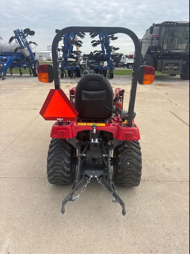 Image of Massey Ferguson GC1723E equipment image 2