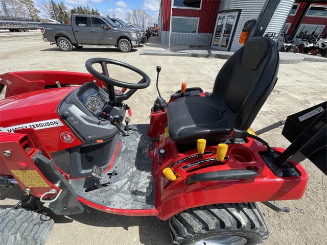 Image of Massey Ferguson GC1723E equipment image 4