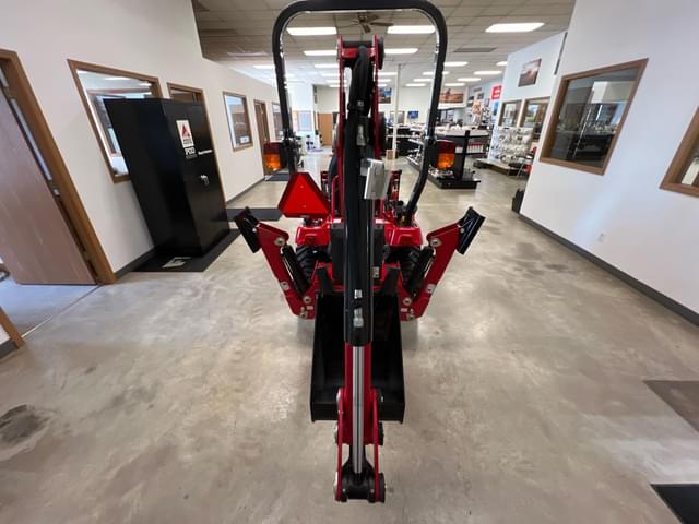 Image of Massey Ferguson GC1723E equipment image 2