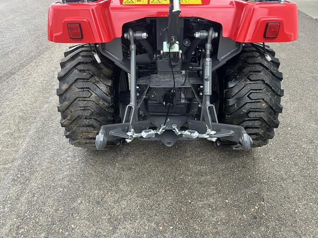 Image of Massey Ferguson GC1723E equipment image 4