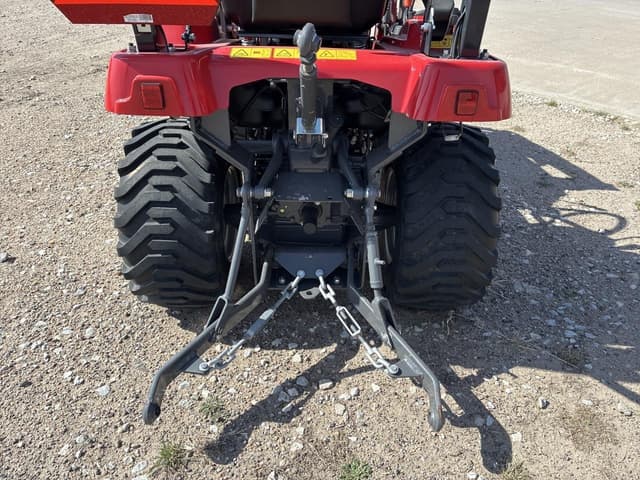 Image of Massey Ferguson GC1725M equipment image 4