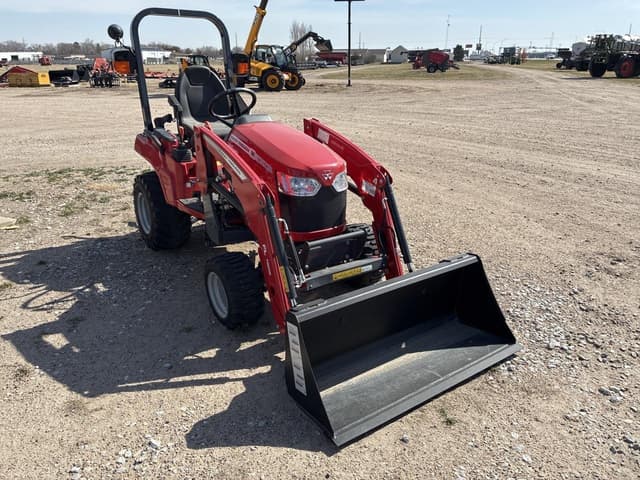 Image of Massey Ferguson GC1725M equipment image 1