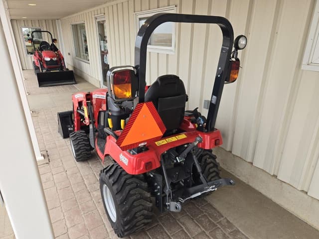 Image of Massey Ferguson GC1725M equipment image 4